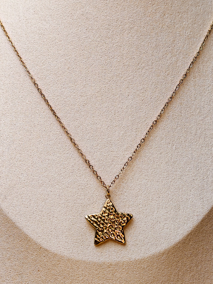 Collier mi-long Lucie (3 pendentifs au choix)