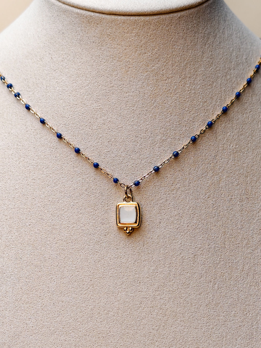 Collier Naomi (pendentif et chaîne au choix)