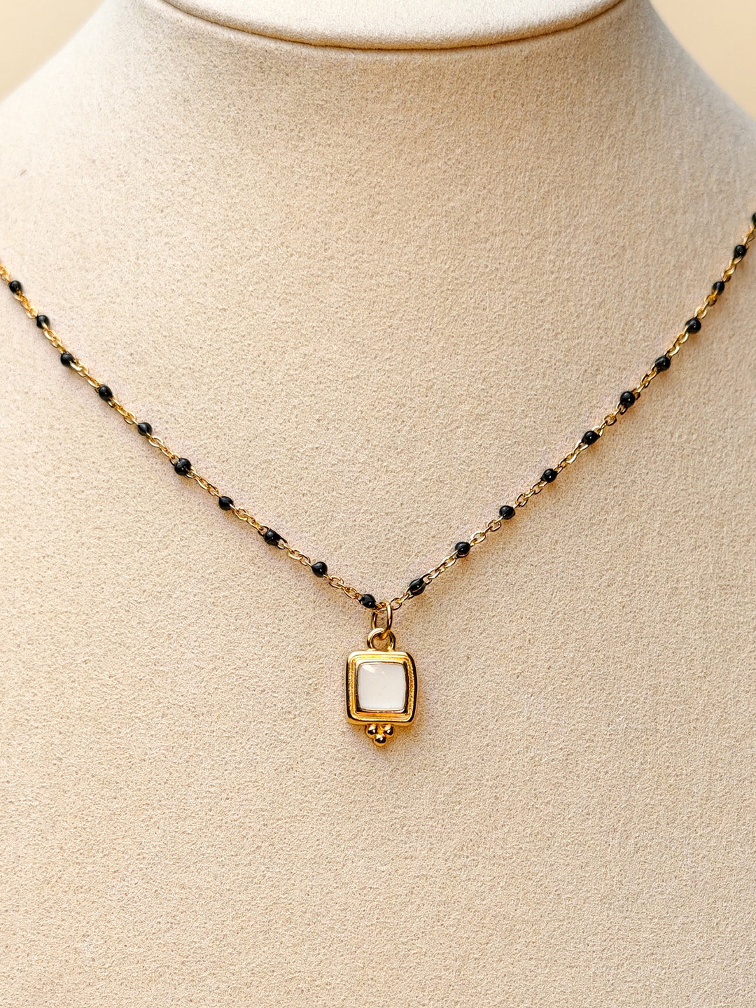 Collier Naomi (pendentif et chaîne au choix)