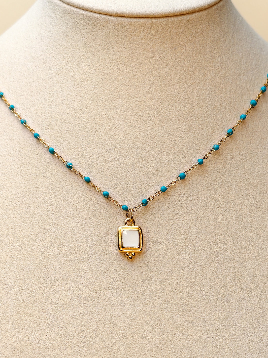 Collier Naomi (pendentif et chaîne au choix)