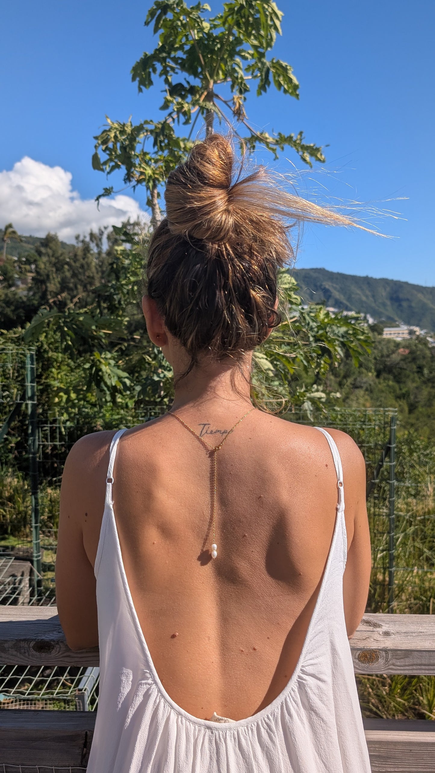 Collier de dos Suzanne