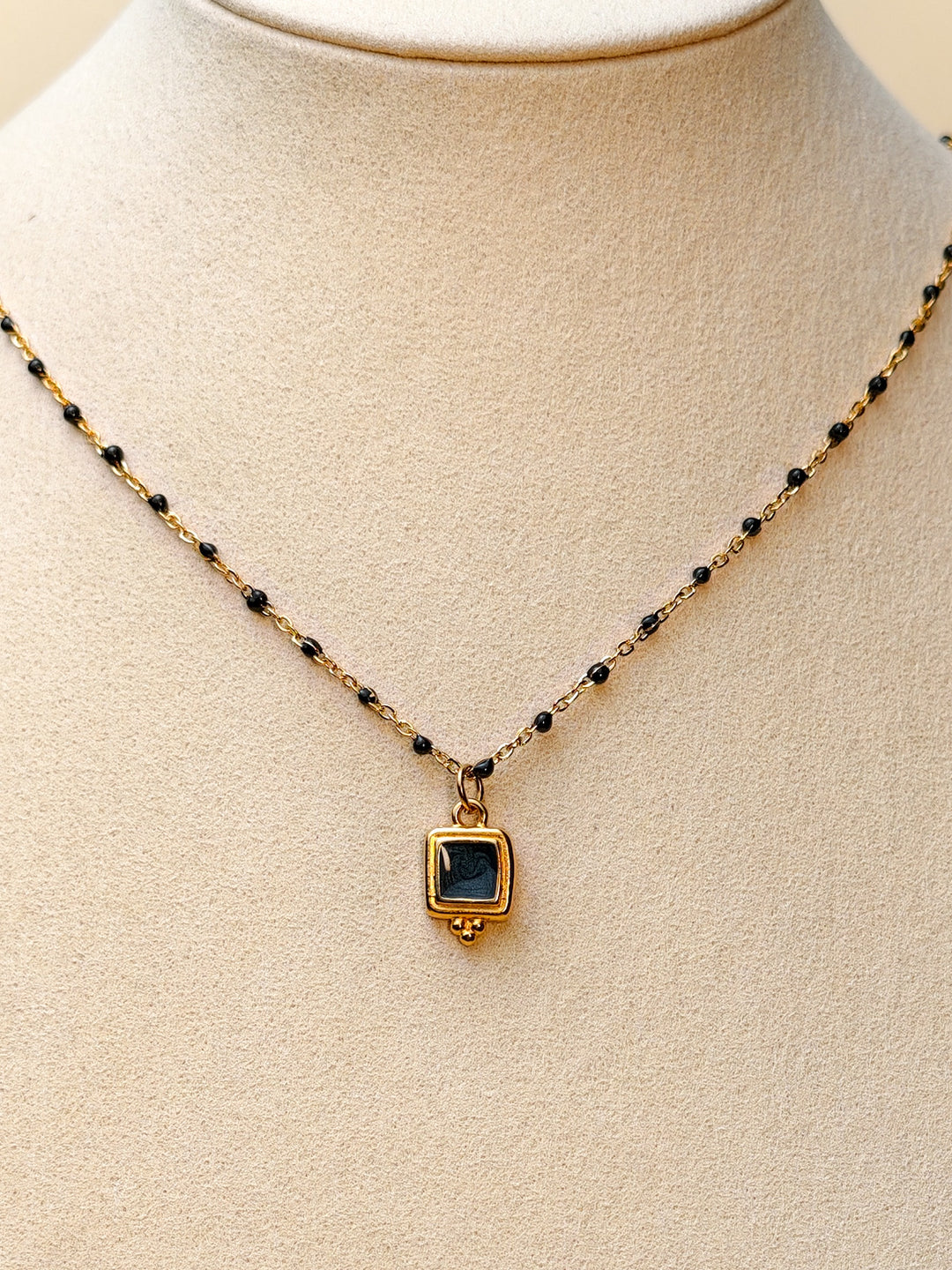 Collier Naomi (pendentif et chaîne au choix)