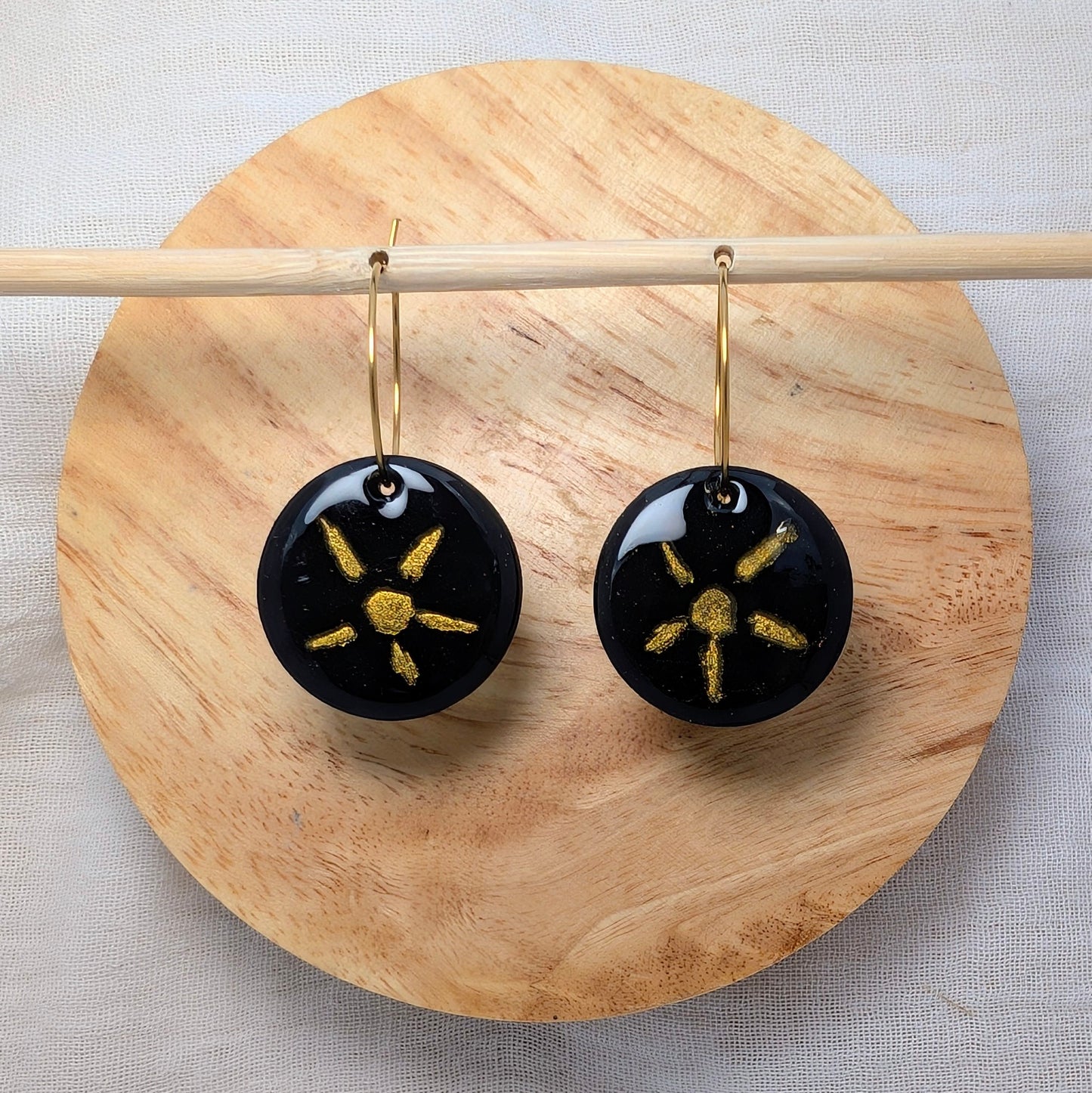 Boucles d'oreilles grand rond noir / soleil doré