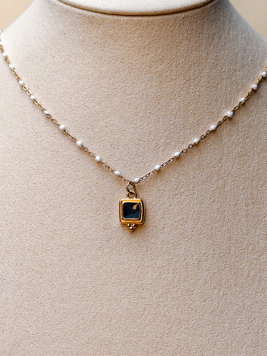 Collier Naomi (pendentif et chaîne au choix)