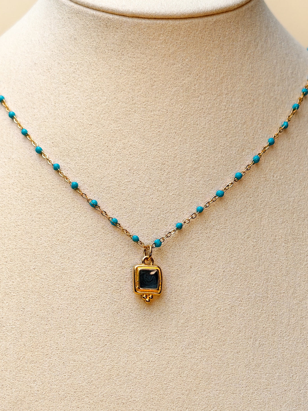 Collier Naomi (pendentif et chaîne au choix)
